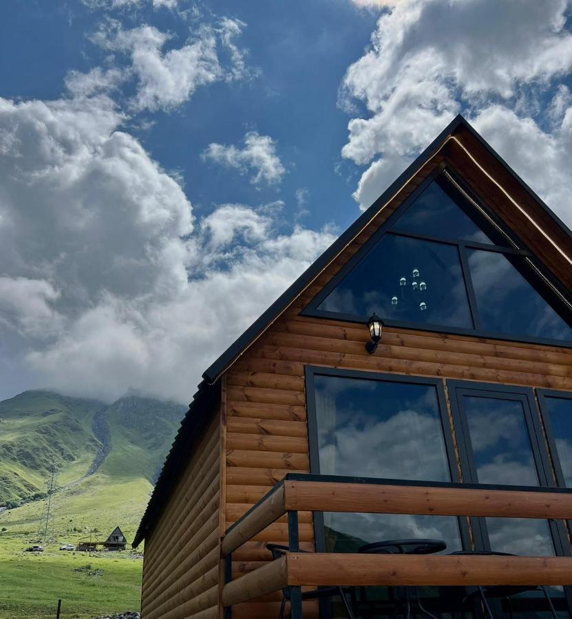 Kazbegi Inn Cottages מראה חיצוני תמונה