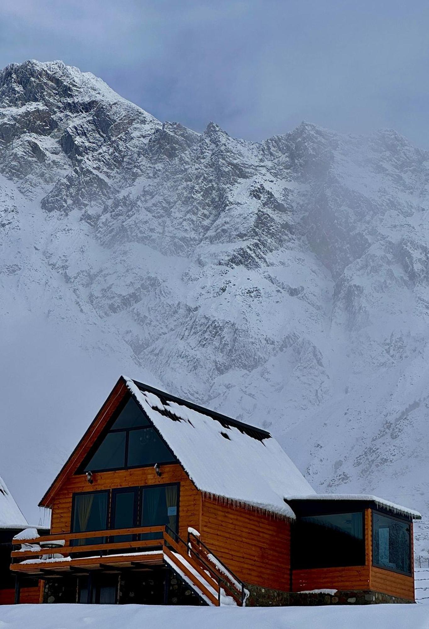 Kazbegi Inn Cottages מראה חיצוני תמונה