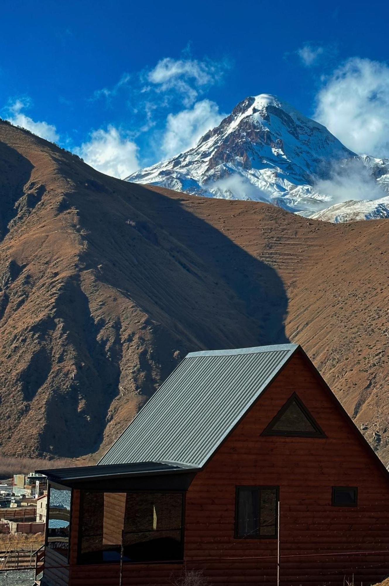 Kazbegi Inn Cottages מראה חיצוני תמונה