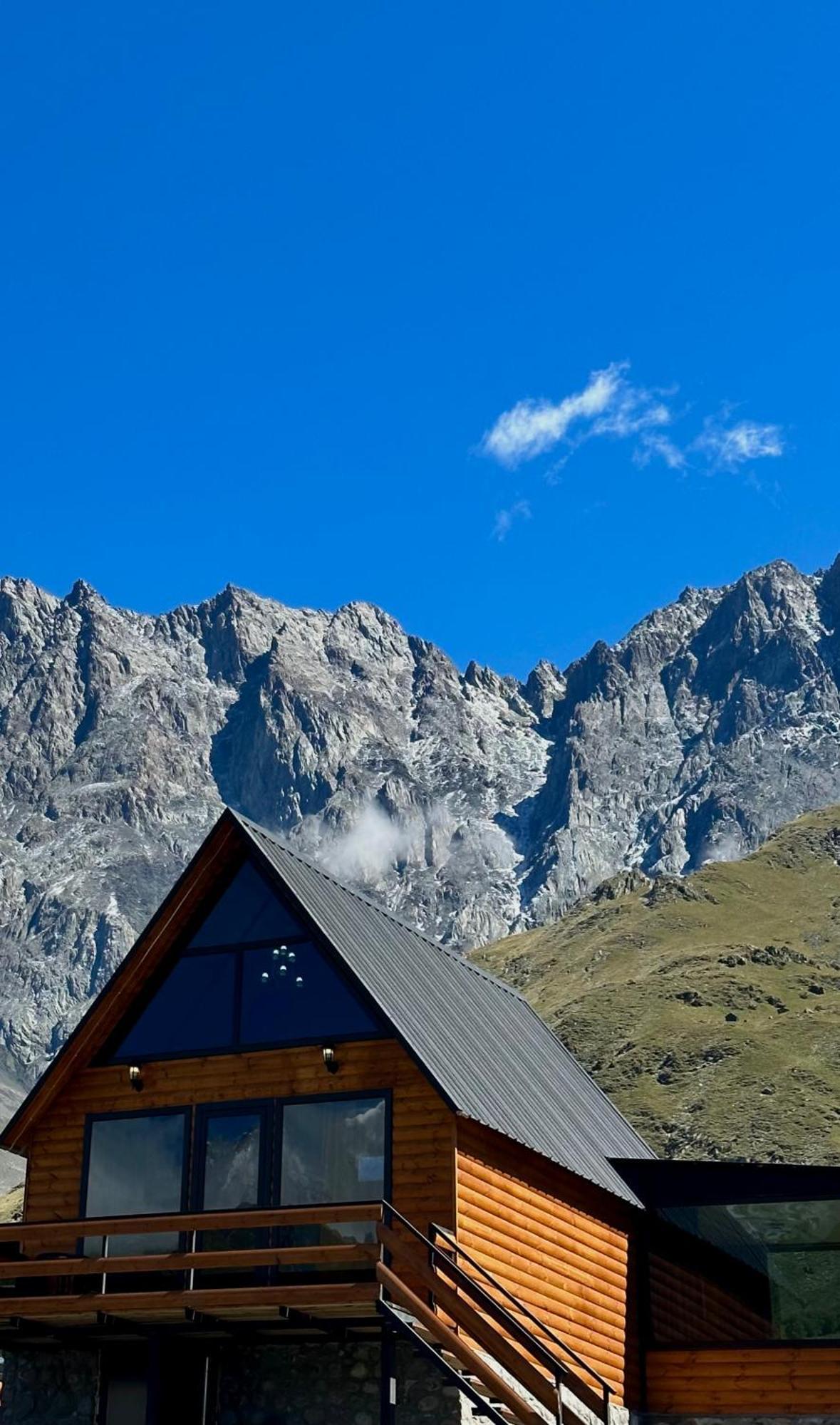 Kazbegi Inn Cottages מראה חיצוני תמונה